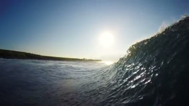 POV Man Surfing Ocean Wave, กีฬาสุดขั้ว HD Slow Motion — วีดีโอสต็อก