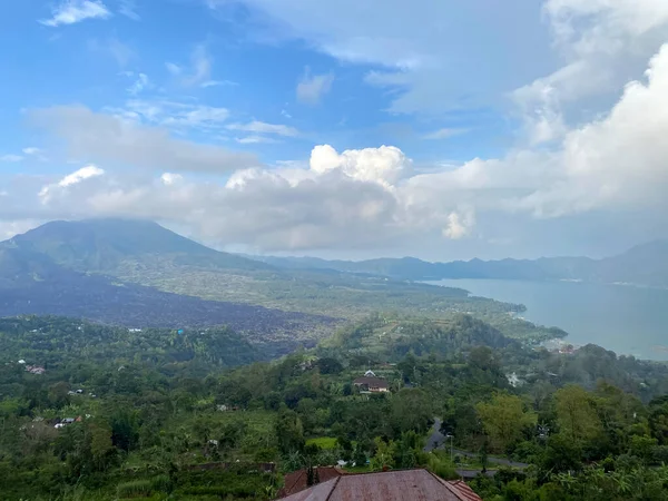 Wandelen Rond Krater Van Batur Met Berg Agung Achtergrond — Stockfoto