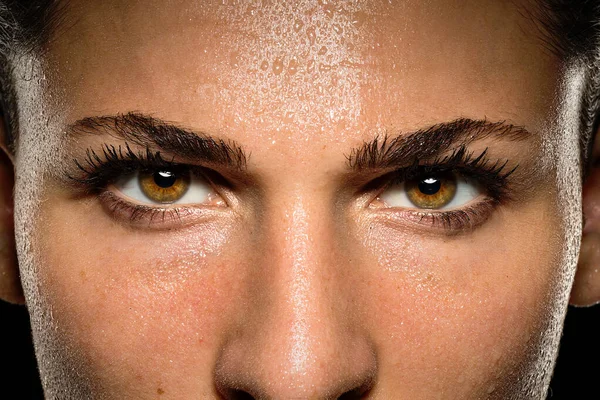 Inspirierende Nahaufnahme Eines Entschlossenen Und Leidenschaftlichen Athleten Selbstbewusste Kraftvolle Augen — Stockfoto