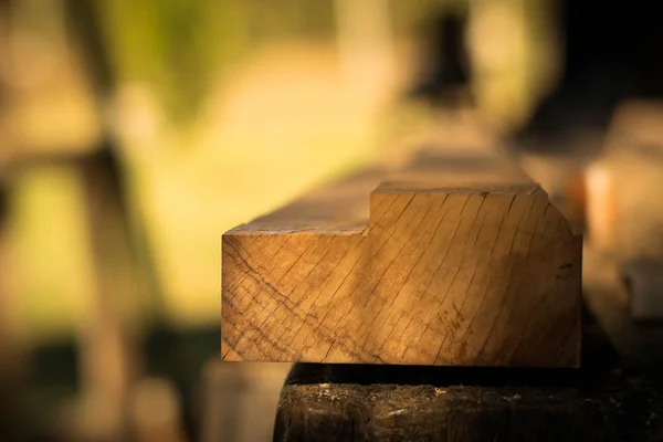 Hout stuk in timmerwerk — Stockfoto