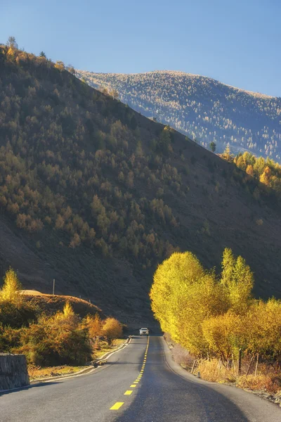 China, Sichuan xindu brug, Inagi Aden, herfst natuurschoon — Stockfoto