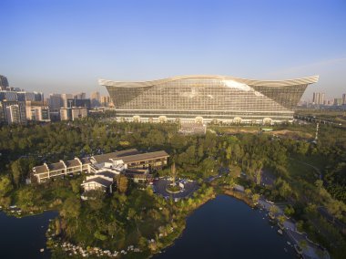 Chengdu, Sichuan, Çin küresel Merkezi batan güneşin altında.