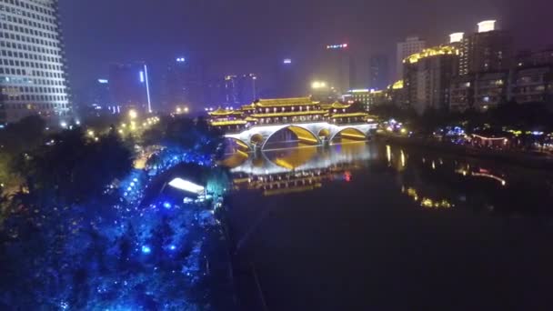 Anshun Köprüsü, Chengdu şehir, Sichuan Eyaleti, Çin hava geceleri — Stok video