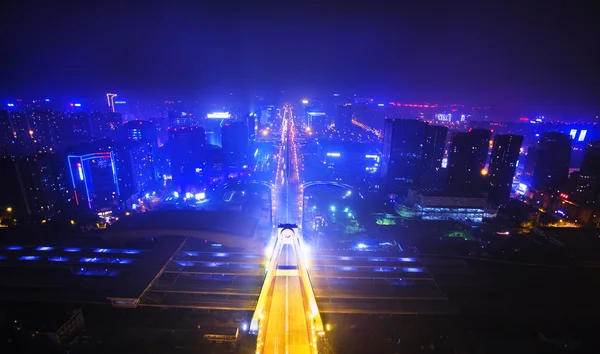 Chengdu, Sichuan, Kina, tianfu Avenue på natten. Ren Nan interchange — Stockfoto