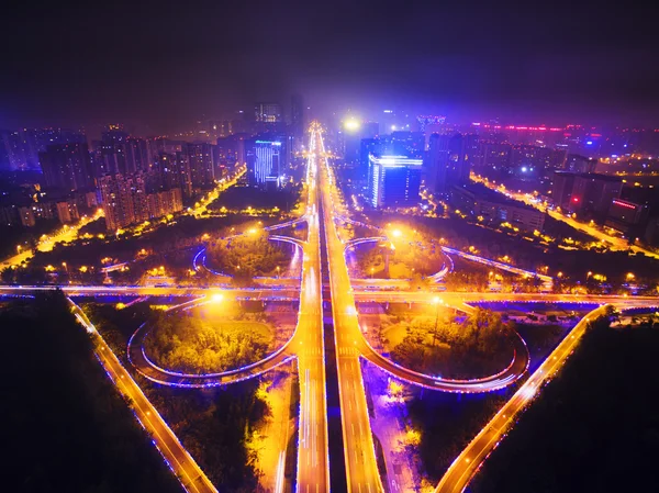 Chengdu, Sichuan, China, avenida Tianfu por la noche — Foto de Stock