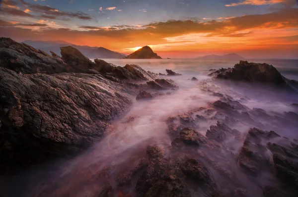 Shenzhen, China, Black Rock Beach Sunrise. — Foto de Stock