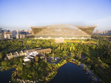 Chengdu, Sichuan, Çin küresel Merkezi batan güneşin altında.