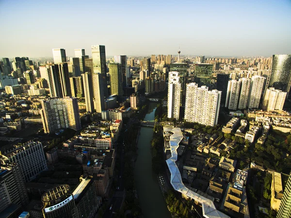 Funan rzeki, miasta Chengdu, prowincji Sichuan, Chiny i okolicznych budynków. — Zdjęcie stockowe