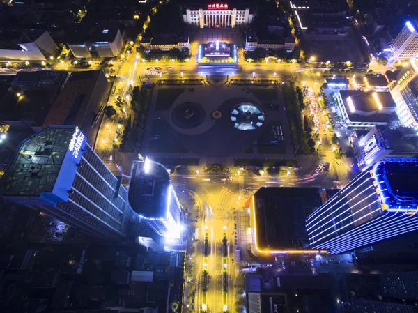 South Renmin road, Chengdu, Sichuan, China Praça Tianfu à noite, imagens aéreas — Fotografia de Stock