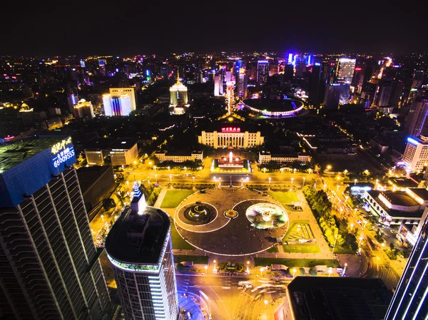 South Renmin road, Chengdu, Sichuan, China Praça Tianfu à noite, imagens aéreas — Fotografia de Stock