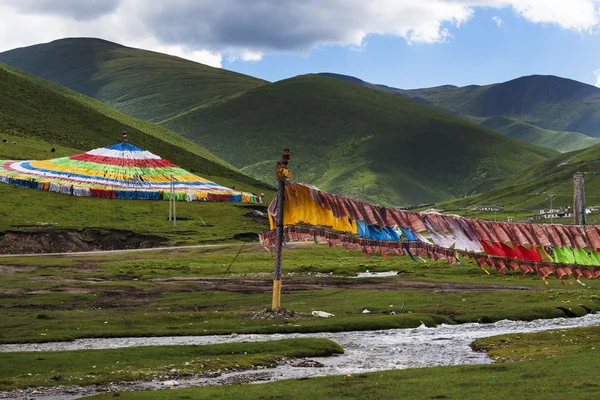 Kinas tibetanska färgglada sutra streamer — Stockfoto