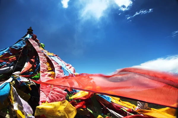Тибетский красочный сутра-стример Китая — стоковое фото