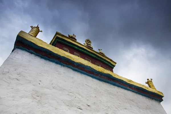 Каменная стена Багемани Шику провинции Сычуань, Ганьцзы-Тибетский автономный округ — стоковое фото