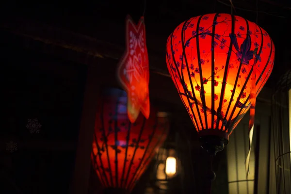 Pendurado lanternas ano novo chinês — Fotografia de Stock