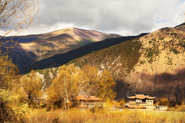 318 State Road, Sichuan Tibet satır bulunan Kangding şehir, Sichuan Tibet Özerk İli, Ganzi eyaleti Çin Xinduqiao, Kuzey bölgesinde