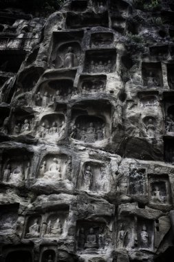 Guangyuan bin Buda mağarasını uçurum