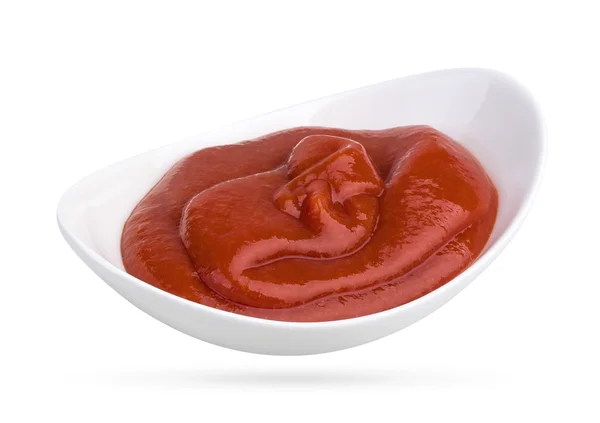 Tigela de ketchup isolada sobre fundo branco . — Fotografia de Stock