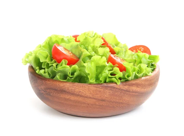 Tomaten und Salat in Holzschale isoliert auf weißem Hintergrund — Stockfoto