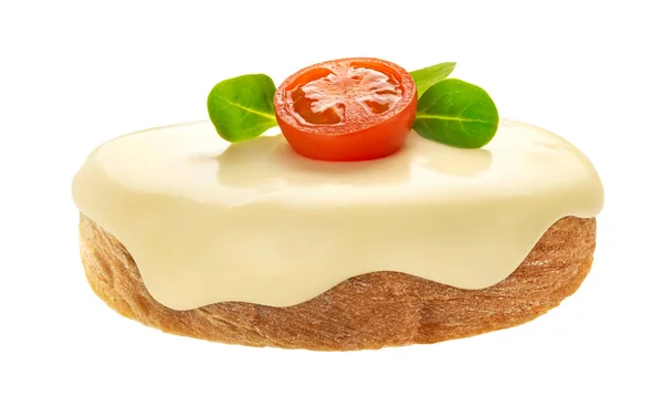Sanduíche com queijo derretido isolado sobre fundo branco — Fotografia de Stock