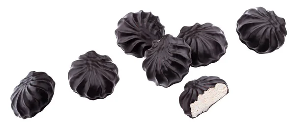 Malvavisco cubierto de chocolate aislado sobre fondo blanco — Foto de Stock
