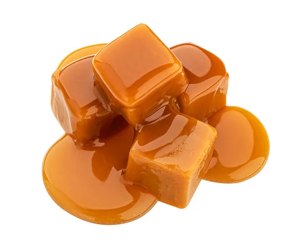 Caramelo doce e molho de caramelo isolado no fundo branco — Fotografia de Stock