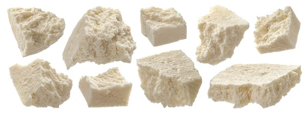 Plastry feta, ser twarogowy wyizolowany na białym tle — Zdjęcie stockowe