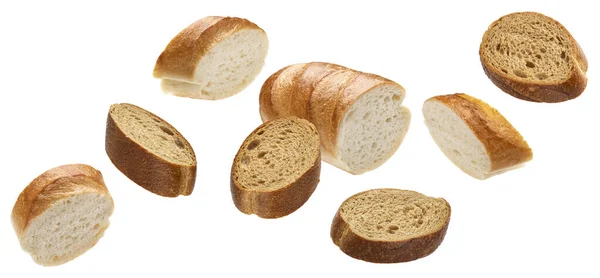 Spadające plasterki chleba żytniego izolowane na białym tle — Zdjęcie stockowe