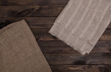 Koyu ahşap doku ve kumaş doku