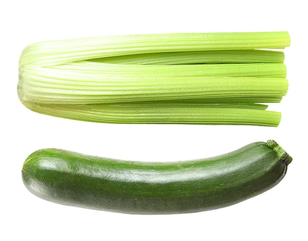 Sellerie und Zucchini isoliert auf weiß — Stockfoto