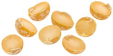 Düşen bezelyeler kırpma yolu ile beyaz arkaplanda izole edilmiş, tam derinlikte