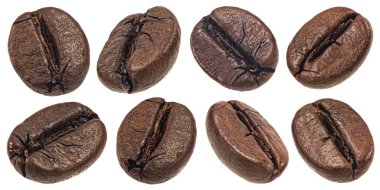 Kahve çekirdekleri yakın plan beyaz zemin üzerinde izole edilmiş kesme yolu, tam derinlik