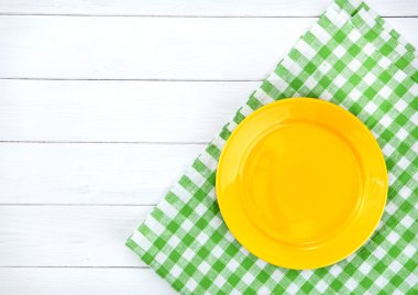 Ahşap masa boş plaka. kavramı için belgili tanımlık yemek listesi. Beyaz ahşap masa. Üstten Görünüm