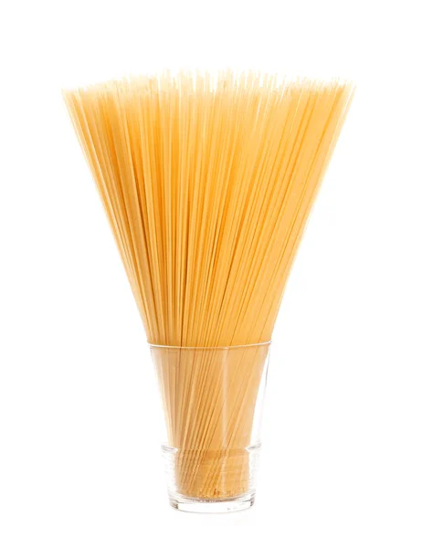 Pasta im Glas auf weißem Hintergrund — Stockfoto