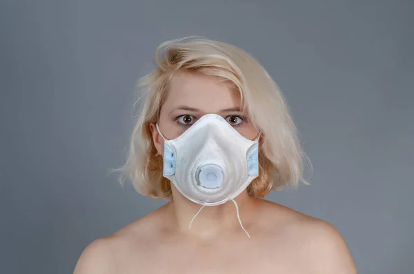 Young Girl White Respirator Face Looking Scared Quarantined Fear Coronavirus — Stock Photo, Image