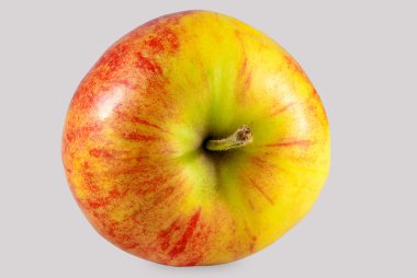 Lezzetli olgun Kırmızı elma, gri arka plan üzerine kapatın. Clippin ile