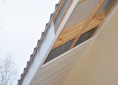 Recessed ve fasya yükleme. Çatı inşaat.