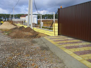 Metal çit ve kapı yükleme kapat