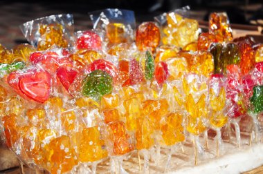 Renkli lolipop şekerler