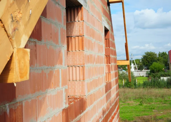 Building New House from Ceramic Blocks Facade Wall with Windows Frame — Stock Photo, Image