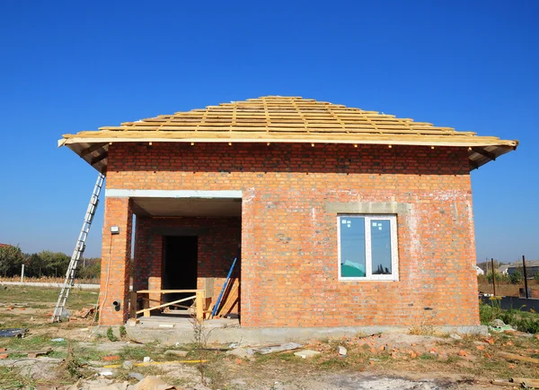 Membangun batu bata baru bangunan sauna house. . — Stok Foto