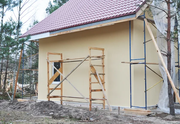 Construyendo Nueva Casa Sitio Construcción Instalación Soffit Fascia House — Foto de Stock