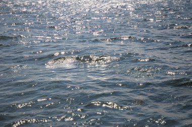 Kopya alanı ile güzel deniz yüzey dalgaları havadan görünümü