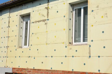 Dış House duvar yalıtım strafor levha yalıtım ile kapatın. Ev enerji tasarrufu yalıtım.