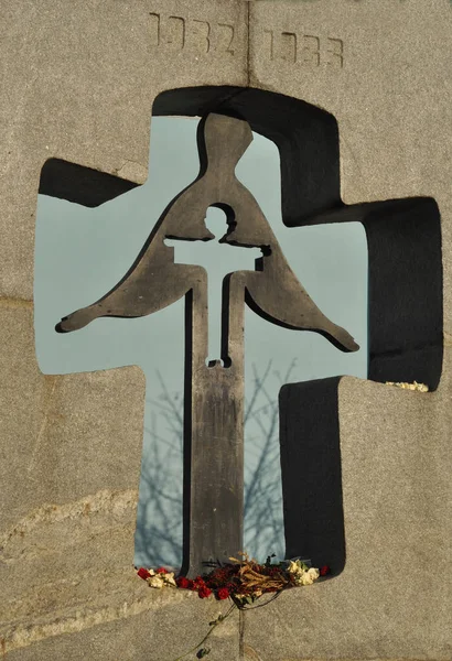 Kyiv Ukraine November 2020 Holodomor Memorial Shape Cross Silhouette Woman — Stock Photo, Image