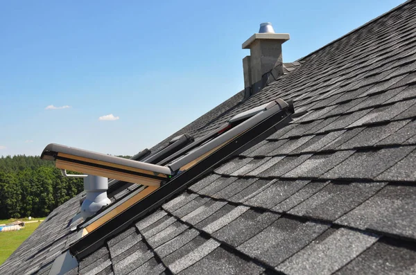 Gray Roof Covered Dimensional Architectural Asphalt Shingles Attic Skylight Ventilation — Stock Photo, Image