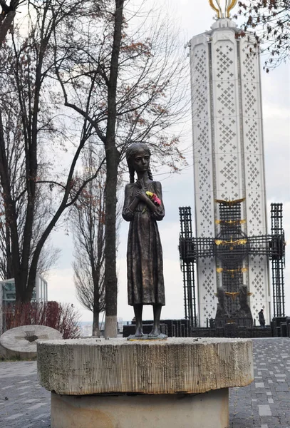 Kyiv Ukraine November 2020 Statue Young Girl Known Bitter Memory — Stock Photo, Image