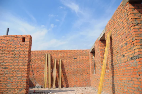 Una Vista Interior Desde Una Construcción Casa Ladrillo Incompleta Con — Foto de Stock