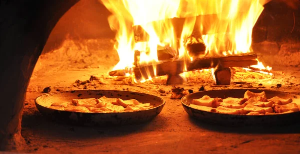 Kochen Ukrainischer Traditioneller Speisen Holzofen Braten Von Fleisch Fettes Schweinefleisch — Stockfoto