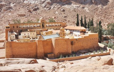 Sina Dağı 'nın kutsal manastırı. Sina Yarımadası 'ndaki Aziz Catherine Manastırı, Mısır. 