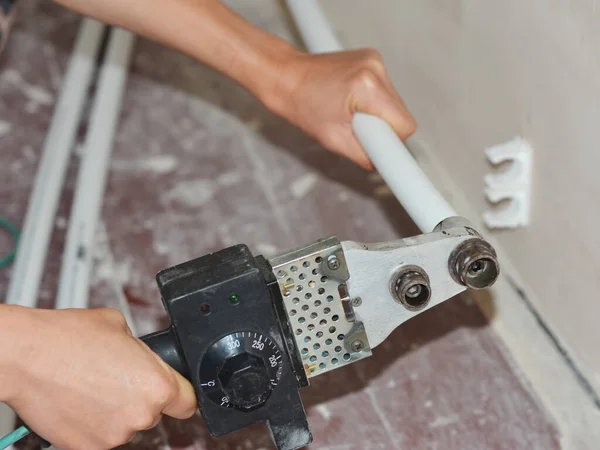 Usando Máquina Solda Tubo Aquecimento Elétrico Automático Ferramenta Fusão Quente — Fotografia de Stock